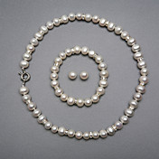élégante d'un ensemble de bijoux de perles d'eau douce, y compris collier, bracelet et boucles d'oreilles