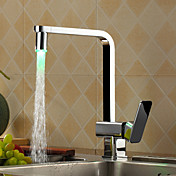 robinet en chrome de cuisine en finir avec la couleur de lumière LED changeant