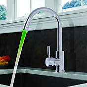 finition chromée robinet de cuisine en cuivre avec des couleurs de lumière LED changeant