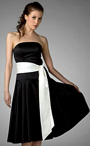 A-line Strapless Knee-length Satin Bridesmaid/ Wedding Party Dress