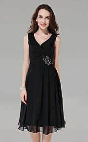 Sheath/ Column V-neck Knee-length Chiffon Cocktail Dress