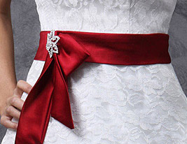 KARELLA - Kleid für die Braut aus Satin und Spitze KARELLA - Kleid für die Braut aus Satin und Spitze