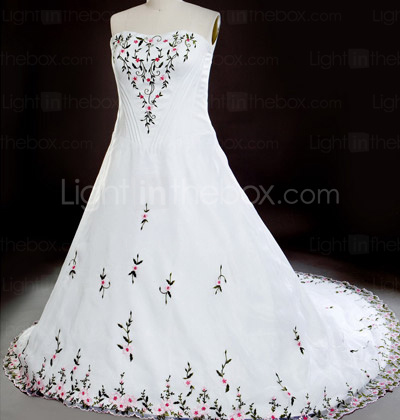 A-line Sweetheart Court Train Embroidery Organza Plus Size Wedding Dress A-line Sweetheart Court Train Embroidery Organza Plus Size Wedding Dress