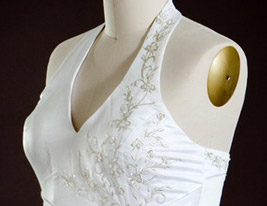 a-lijn halter kapel trein satijn plus size trouwjurk a-lijn halter kapel trein satijn plus size trouwjurk