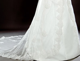 chapelle A-ligne de train satin dentelle plus la robe de mariage de taille