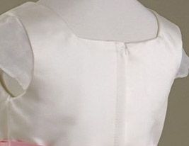 BATYA - Bloemenmeisjesjurk van Organza en Satijn BATYA - Bloemenmeisjesjurk van Organza en Satijn