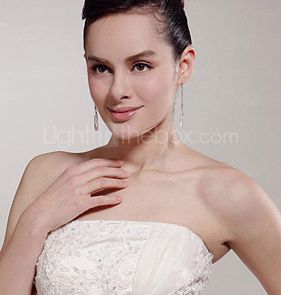 a-line Strapless Gericht Zug Satin Organza Tiered Brautkleid