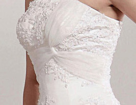 a-line Strapless Gericht Zug Satin Organza Tiered Brautkleid