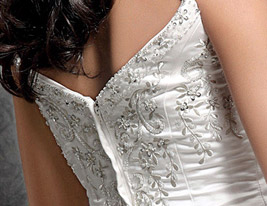 A-Line/Princess cappella treno abito da sposa in raso con ricami di perline