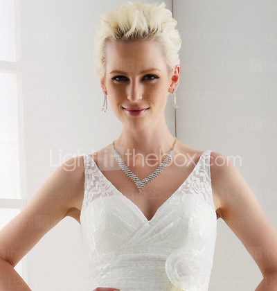 Trumpet/Mermaid V-neck Floor-length Lace Wedding Dress 