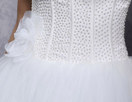 Ball Gown Strapless Beading Floor-length Tulle Wedding Dress 