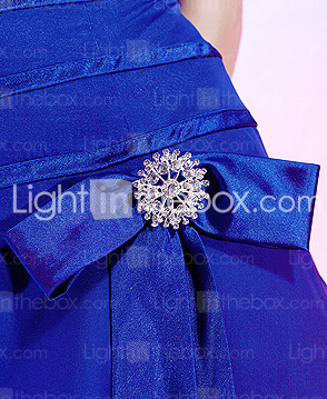 ein Online-halter asymmetrische Chiffon und Stretch-Satin Cocktail-Kleid