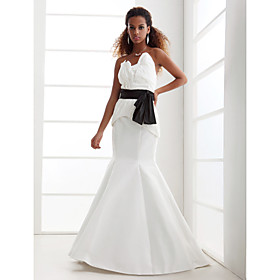 Trumpet/ Mermaid Strapless Court Train Taffeta Wedding Dress