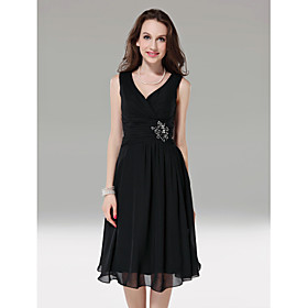 
	Sheath/ Column V-neck Knee-length Chiffon Cocktail Dress	