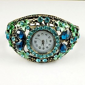 Classical Quartz Movement Round Shape With Cubic Zirconia Bracelet Watch