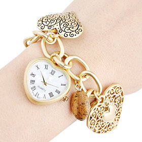 Women's Analog Quartz Bracelet Watch with Heart Shaped Case (Gold)