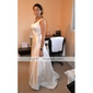 une ligne de balayage v-cou / pinceau train satin robe de mariage de taille
