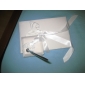 lis calla livre d'or de mariage et un stylo mis en satin blanc