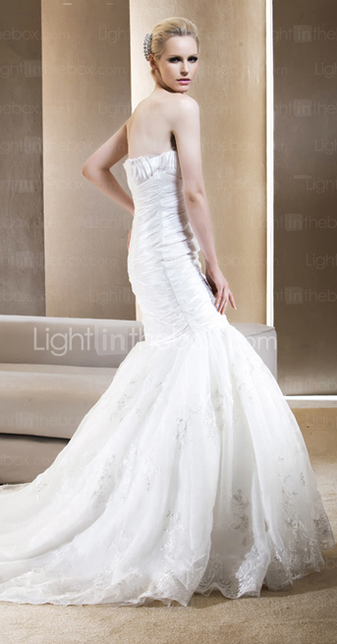 Gorgeous Trumpet/Mermaid Strapless Chapel Train Taffeta Wedding Dress 