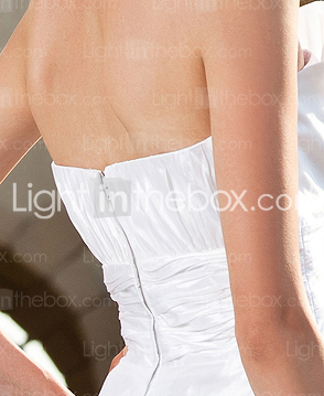 a-Linie trägerlosen asymmetrische Taft-Brautkleid