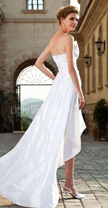 a-Linie trägerlosen asymmetrische Taft-Brautkleid