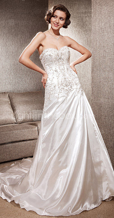 Luxury Embroidered Chapel Train Charmeuse Lace Wedding Dress