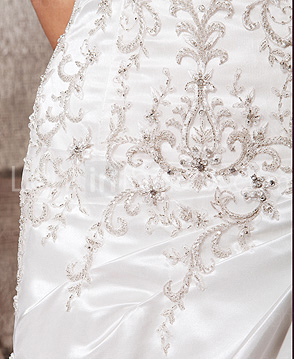 Luxury Embroidered Chapel Train Charmeuse Lace Wedding Dress
