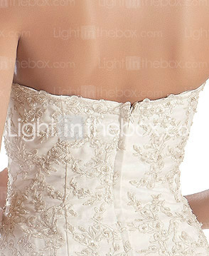 A-line/Princess Strapless Chapel Train Organza Wedding Dress 