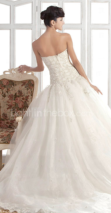 A-line/Princess Strapless Chapel Train Organza Wedding Dress 