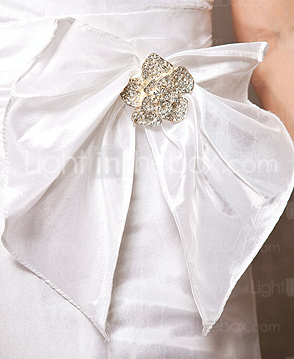 Trumpet/Mermaid Strapless Court Train Taffeta Wedding Dress 