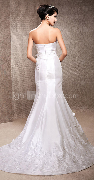 Trumpet/Mermaid Strapless Court Train Taffeta Wedding Dress 