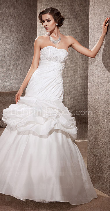 TORBAY - Vestido de Noiva 2012 em Tafetá e Renda