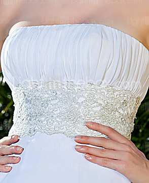 Empire Sheath/Column Strapless Chiffon And Lace Wedding Dress