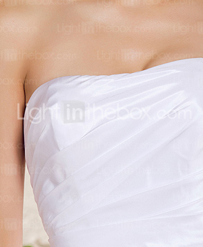 uma linha strapless do assoalho-comprimento vestido de noiva de tule charmosa