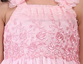 una línea de algodón plaza vestido de la muchacha
